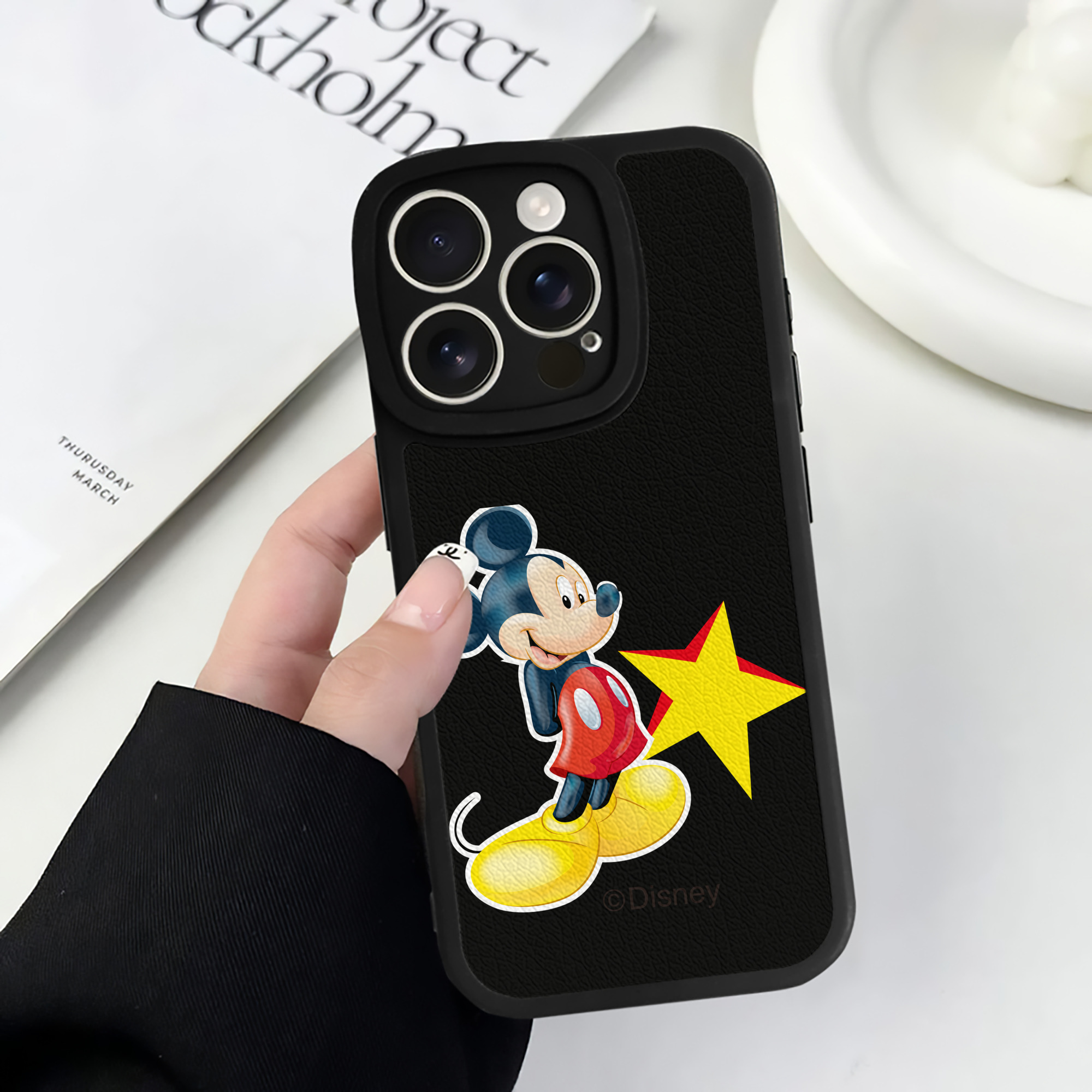（画像用） ミッキーマウス Mickey Mouse 【iPhone 16シリーズ対応】シリコンスマホケース（レザー調） 材質：シリコン